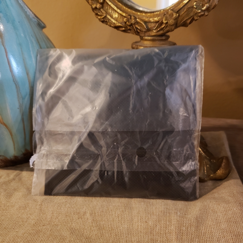 NIB! Purificación García Embossed Luxury Card Holder w/ Zip Pocket - Picture 3 of 4